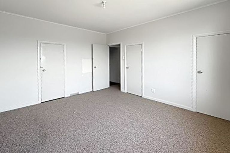 Photo of property in 43a Savoy Road, Glen Eden, Auckland, 0602