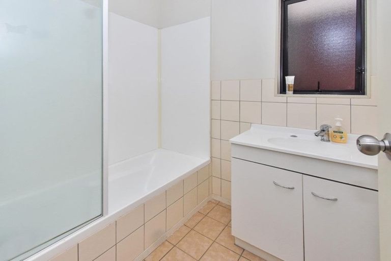 Photo of property in 19 Robertson Road, Favona, Auckland, 2024