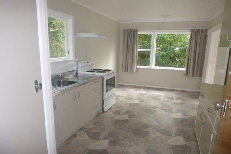 Photo of property in 91 Ruskin Road, Newlands, Wellington, 6037