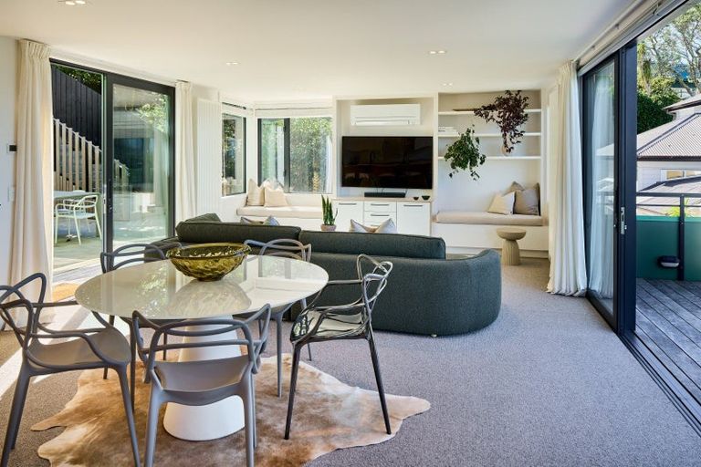 Photo of property in 21 Seaview Terrace, Northland, Wellington, 6012