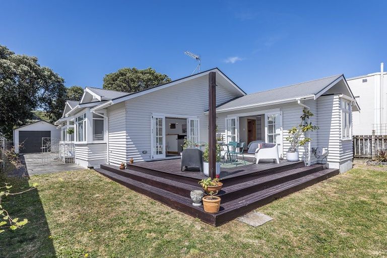 Photo of property in 224 The Parade, Island Bay, Wellington, 6023