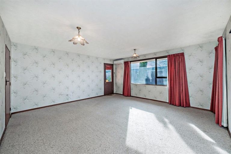 Photo of property in 22 Lake Terrace Road, Burwood, Christchurch, 8061