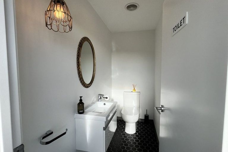 Photo of property in 2 Pohutukawa Avenue, Red Beach, 0932