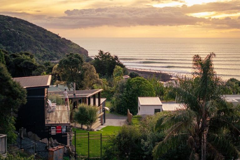 Photo of property in 14 Whaanga Road, Raglan, 3297