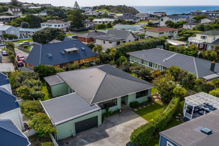 Photo of property in 9 Richard Street, Titahi Bay, Porirua, 5022