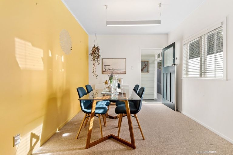 Photo of property in 69 Queens Drive, Lyall Bay, Wellington, 6022