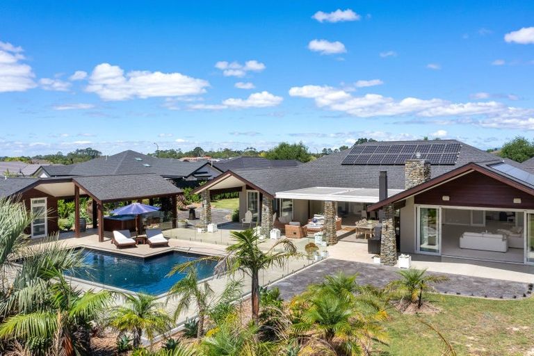 Photo of property in 8a Jelas Drive, Riverhead, Kumeu, 0892