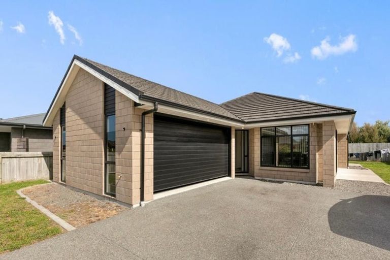 Photo of property in 11 Leet Crescent, Papamoa Beach, Papamoa, 3118