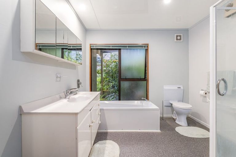 Photo of property in 10 The Crowsnest, Whitby, Porirua, 5024