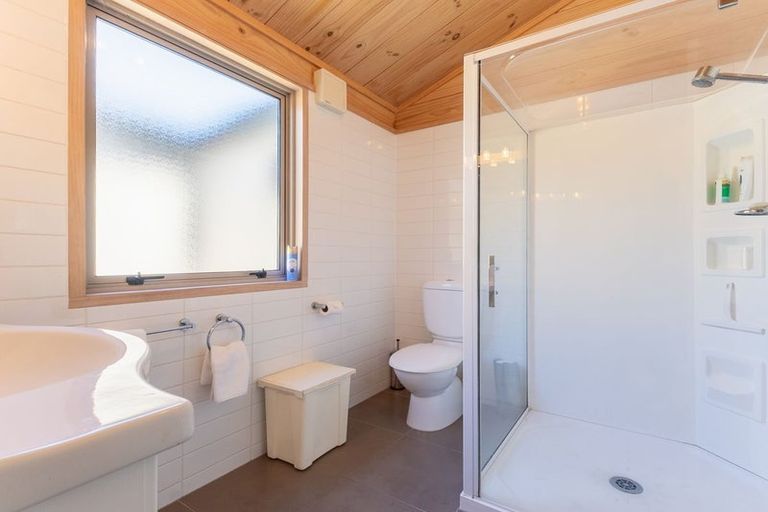 Photo of property in 27 Cascade Way, Paraparaumu, 5032