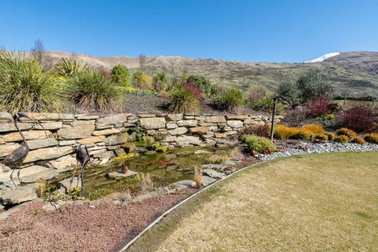 Photo of property in 5 Hollyhock Lane, Wanaka, 9305