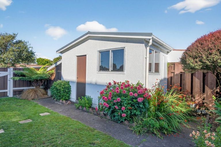 Photo of property in 1a Hornsby Street, Carterton, 5713
