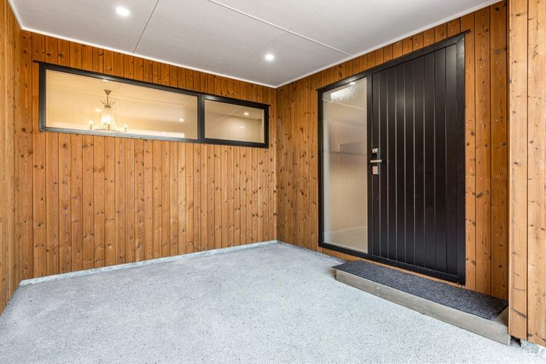 Photo of property in 8a Crispe Road, Clarks Beach, 2122