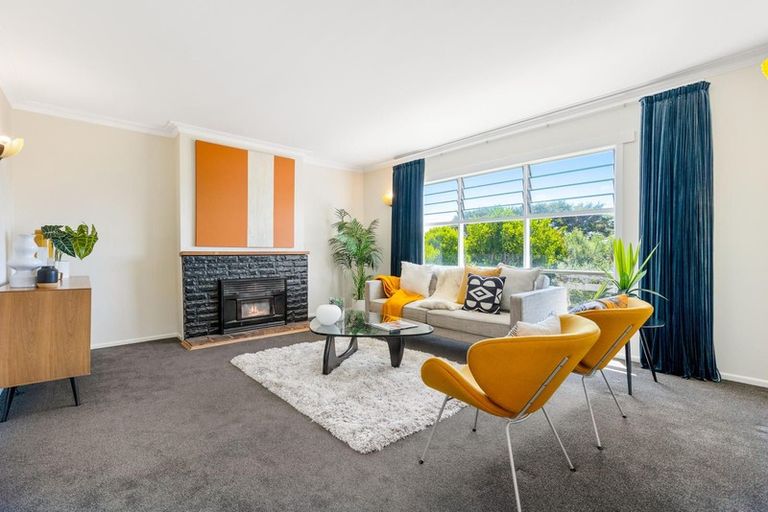 Photo of property in 15 Murray Road, Te Atatu Peninsula, Auckland, 0610