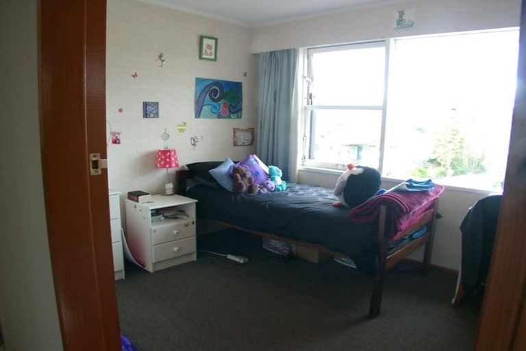 Photo of property in 44 Churton Drive, Churton Park, Wellington, 6037