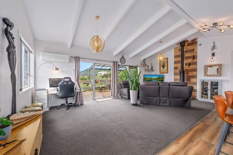 Photo of property in 32-34 Moana View Road, Waikawa, Picton, 7220