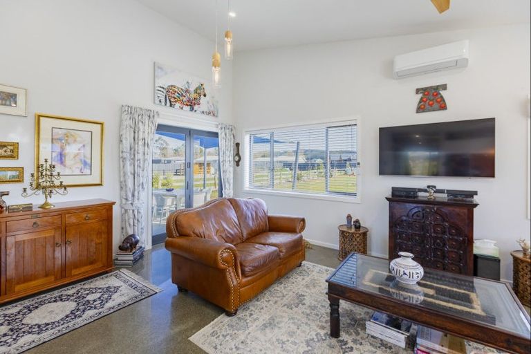 Photo of property in 8 White Road, Otane, 4202