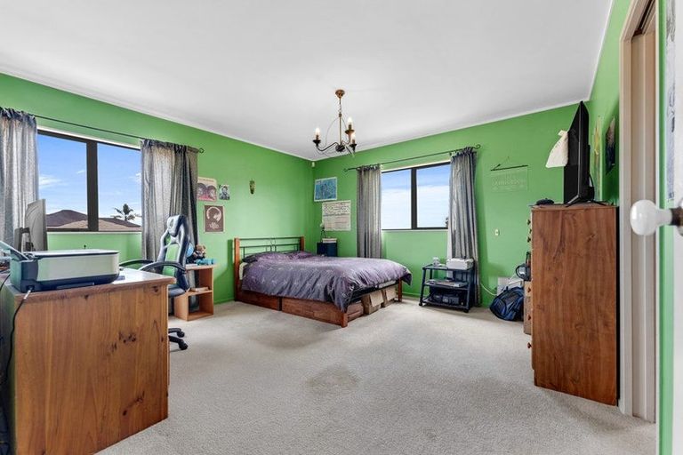 Photo of property in 10 Gunner Drive, Te Atatu Peninsula, Auckland, 0610