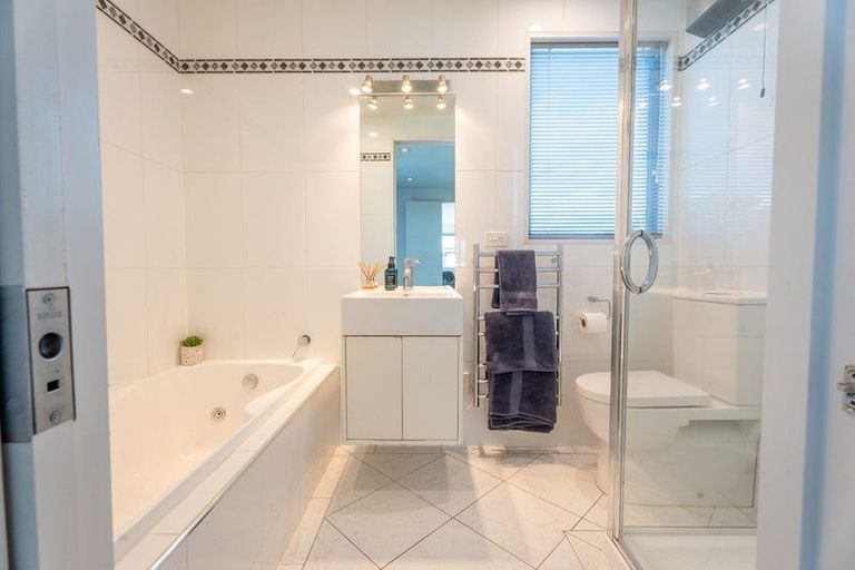 Photo of property in 2/64 Holly Road, St Albans, Christchurch, 8014