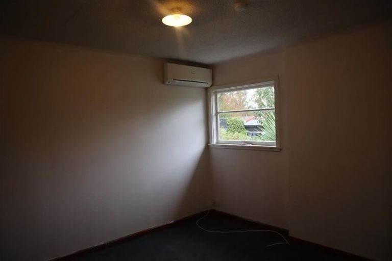 Photo of property in 112 Avonhead Road, Avonhead, Christchurch, 8042