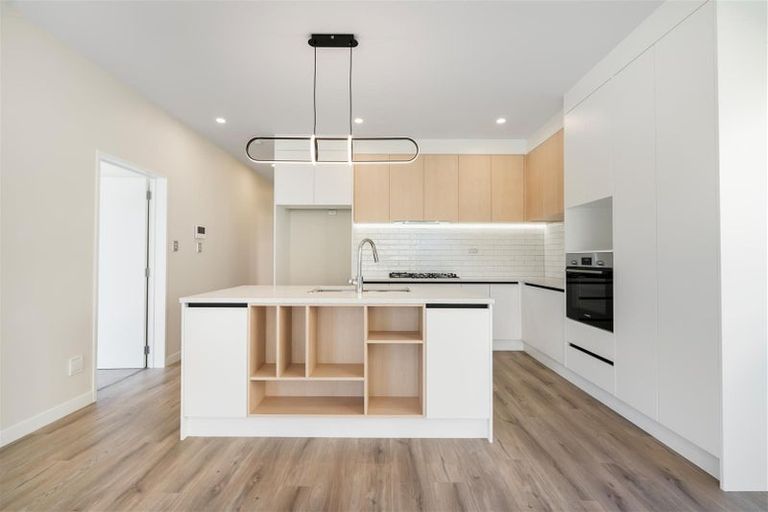 Photo of property in 42 Whakairo Crescent, Gulf Harbour, 0930