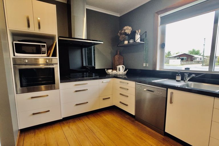 Photo of property in 8 Montgomery Street, Waipukurau, 4200