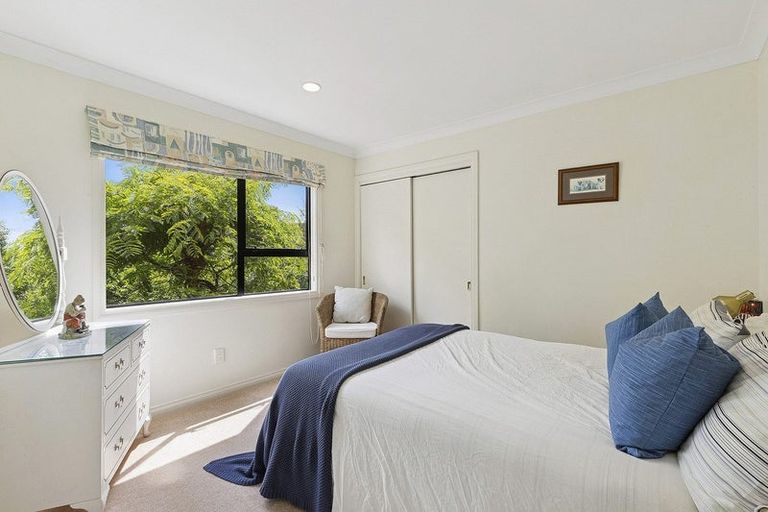 Photo of property in 10 Joseph Banks Drive, Whitby, Porirua, 5024