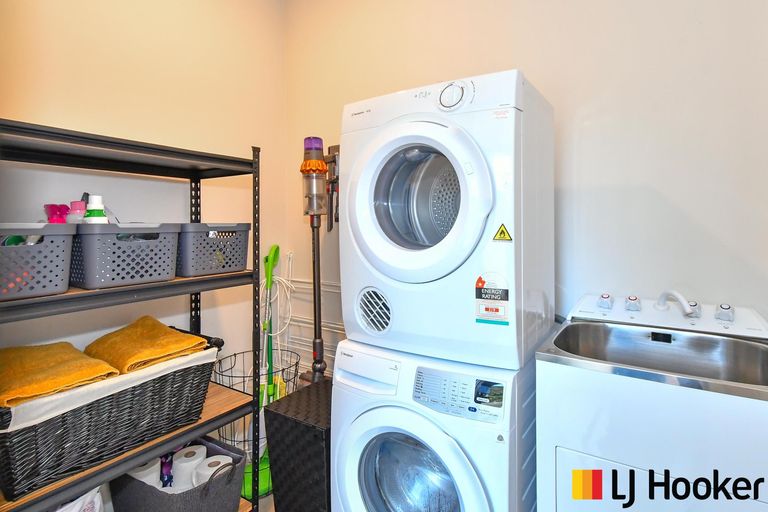 Photo of property in 16 Puriri Road, Pukekohe, 2120