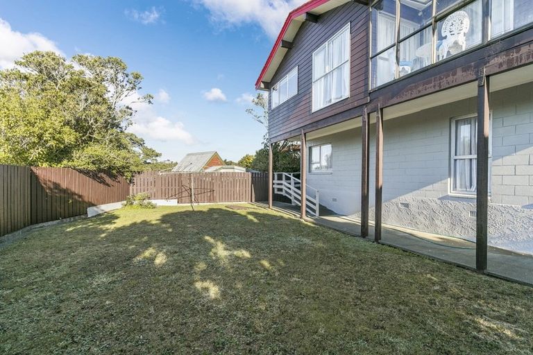 Photo of property in 6 Tree Top Lane, Paparangi, Wellington, 6037