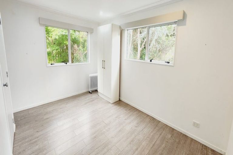 Photo of property in 100 Spinella Drive, Bayview, Auckland, 0629
