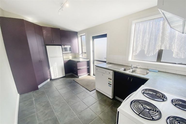 Photo of property in 9 Defoe Place, Waltham, Christchurch, 8023