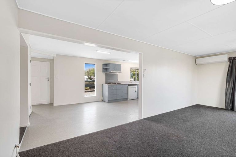 Photo of property in 41 Acacia Street, Kelvin Grove, Palmerston North, 4414