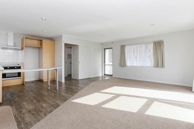 Photo of property in 142 Lynwood Road, New Lynn, Auckland, 0600