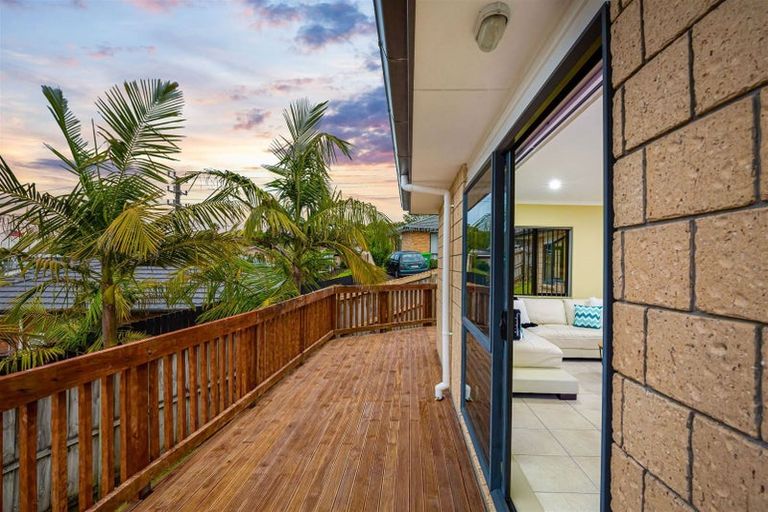 Photo of property in 15 Dovey Place, Massey, Auckland, 0614