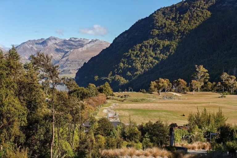Photo of property in 9 Haast Eagle Road, Mount Creighton, 9371
