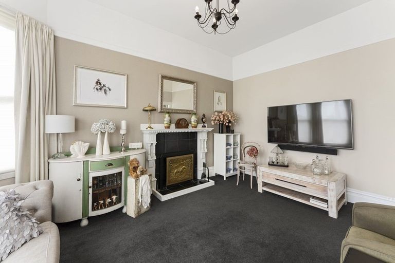 Photo of property in 39 Mako Mako Road, Levin, 5510