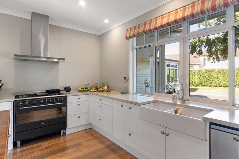 Photo of property in 6 Millbrook Drive, Waiuku, 2683