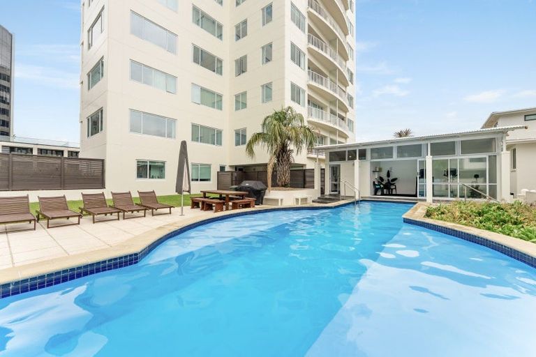 Photo of property in 12 Maunganui Road, Mount Maunganui, 3116