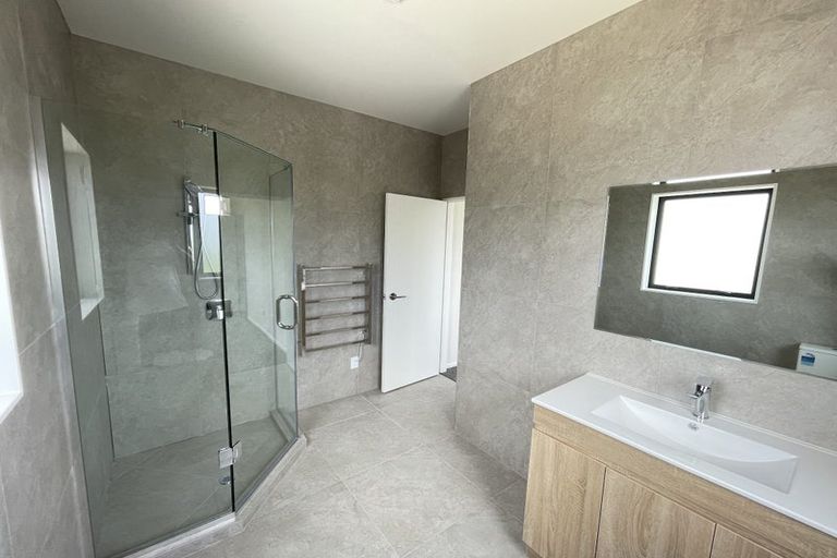 Photo of property in 133d Arran Road, Browns Bay, Auckland, 0630