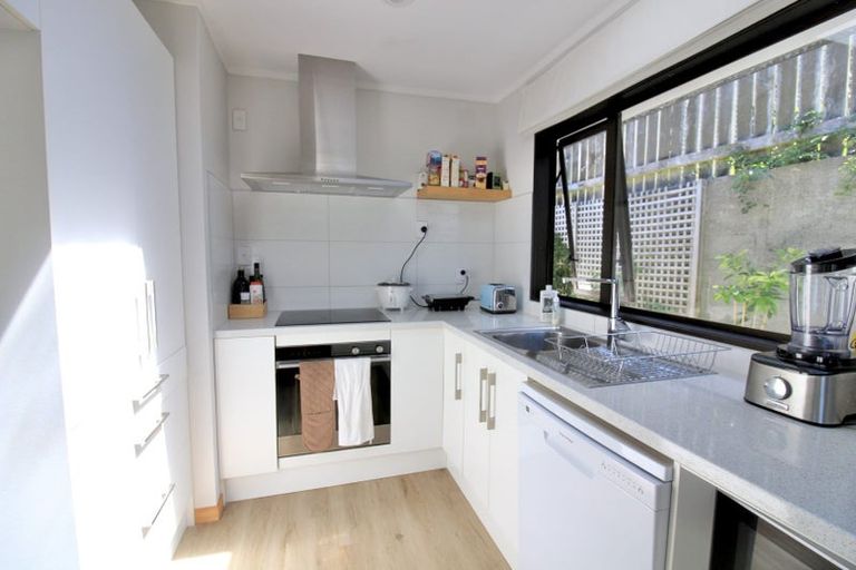 Photo of property in 25a Spenmoor Street, Newlands, Wellington, 6037