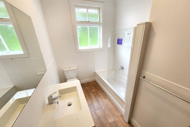 Photo of property in 106a The Parade, Island Bay, Wellington, 6023