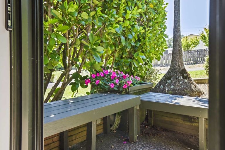 Photo of property in 8 Jelas Road, Red Beach, 0932