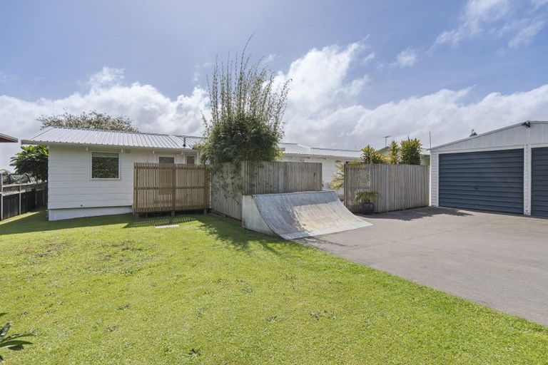 Photo of property in 46 Donnelly Street, Oakura, 4314