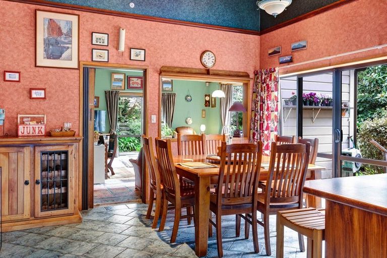 Photo of property in 165 South Road, Hawera, 4610