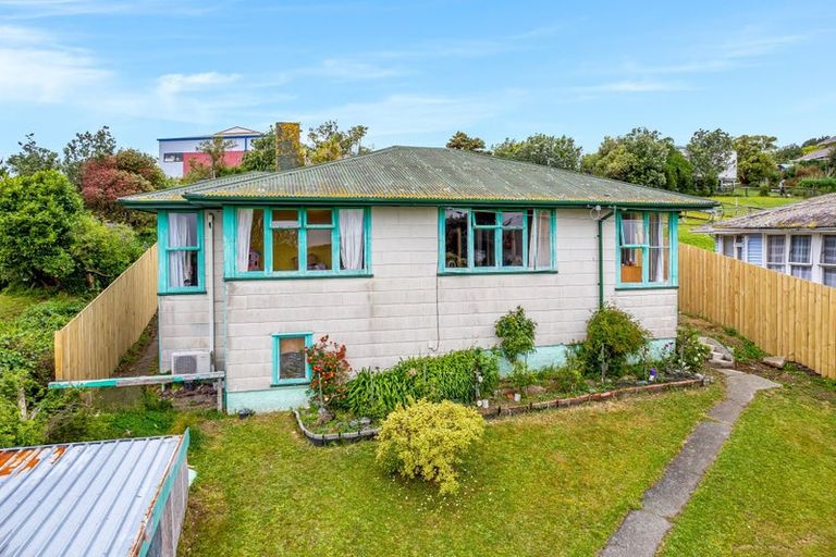 Photo of property in 15 Northumberland Street, Cannons Creek, Porirua, 5024