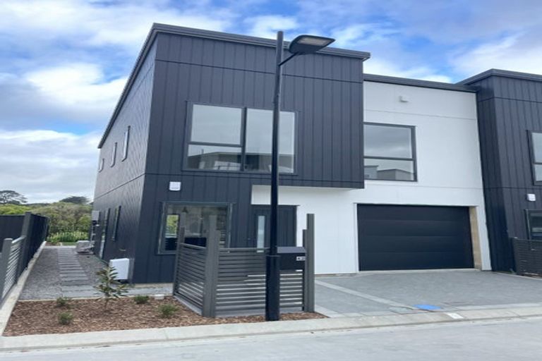 Photo of property in 42 Koreke Close, Kenepuru, Porirua, 5022