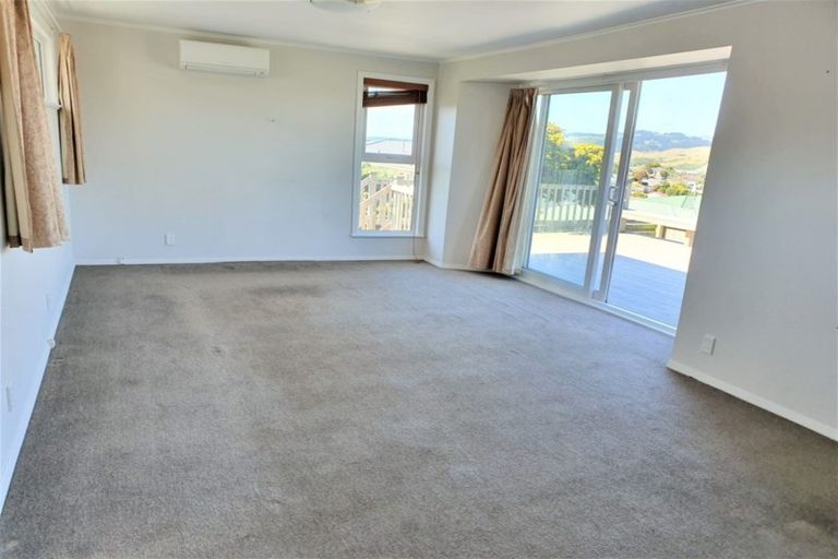 Photo of property in 12 Fitzpatrick Street, Newlands, Wellington, 6037