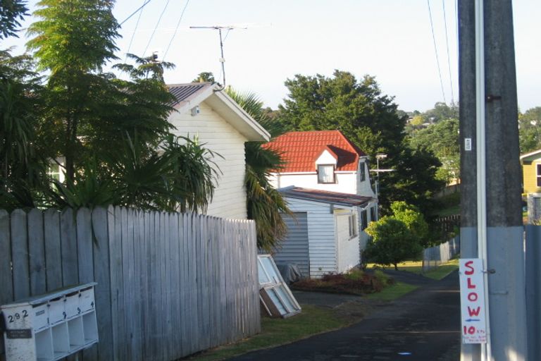 Photo of property in 1/290 Wairau Road, Glenfield, Auckland, 0629