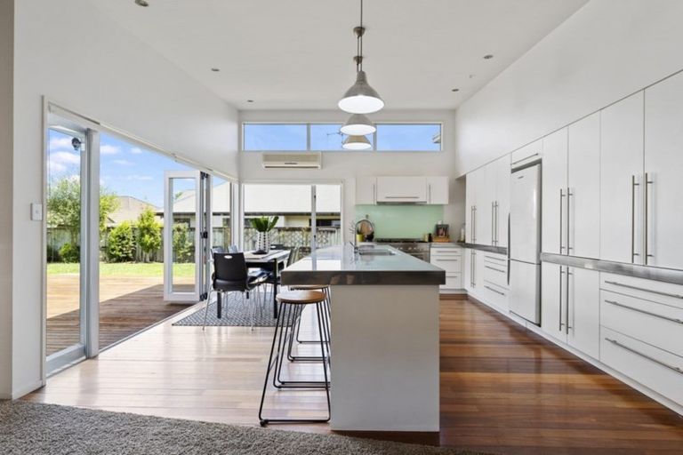 Photo of property in 92 Saint James Drive, Huntington, Hamilton, 3210