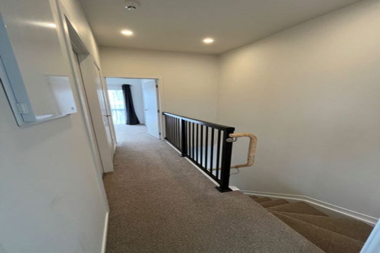 Photo of property in 1/2 Stokes Avenue, Te Atatu Peninsula, Auckland, 0610